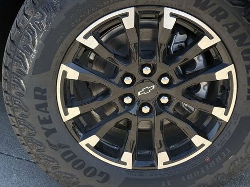 New 2026 Chevrolet Traverse Z71 w/ Driver Confidence Package image 10