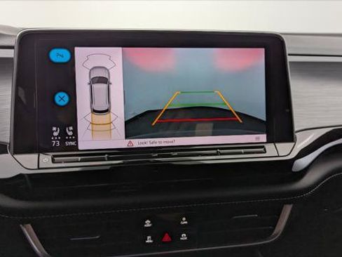 Used 2024 Volkswagen Atlas Cross Sport SE w/ Panoramic Sunroof Package FWD image 28