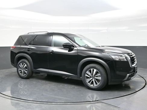 Used 2025 Nissan Pathfinder SL image 4