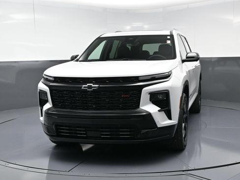 Used 2025 Chevrolet Traverse RS w/ LPO, Floor Liner Package FWD image 5