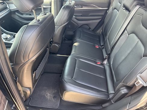 Certified 2024 Jeep Grand Cherokee Limited image 20