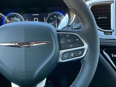 New 2026 Chrysler Pacifica Select image 23