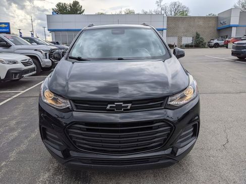 Used 2018 Chevrolet Trax LT w/ Sun & Sound Package image 2