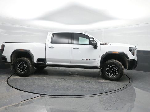 Used 2026 GMC Sierra 2500 AT4X image 3