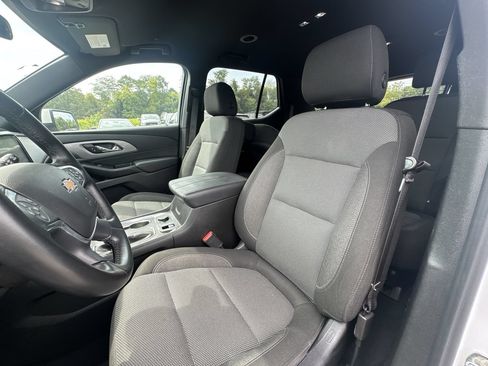 Used 2023 Chevrolet Traverse LT AWD/4WD image 4