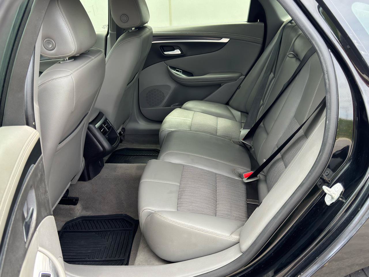 Used 2019 Chevrolet Impala LT FWD image 13