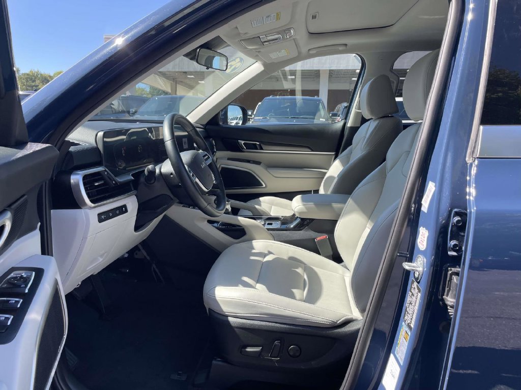 Used 2025 Kia Telluride S FWD image 26