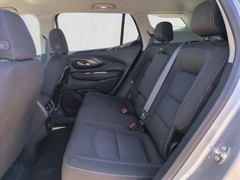Used 2024 GMC Terrain SLE AWD/4WD image 17