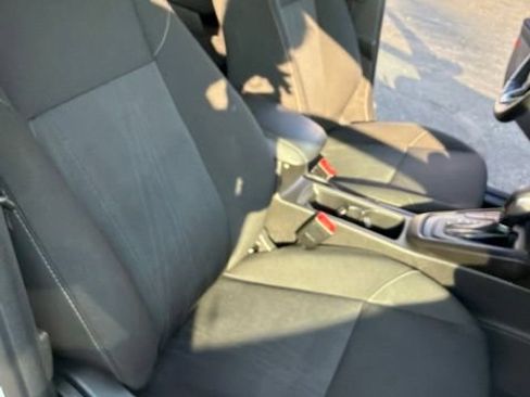 Used 2018 Ford Focus SE w/ Cold Weather Package FWD image 21