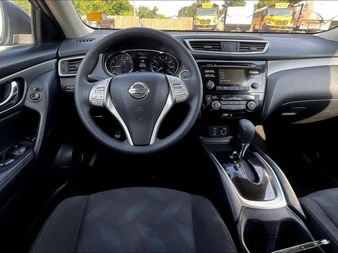 Used 2015 Nissan Rogue SV FWD image 6