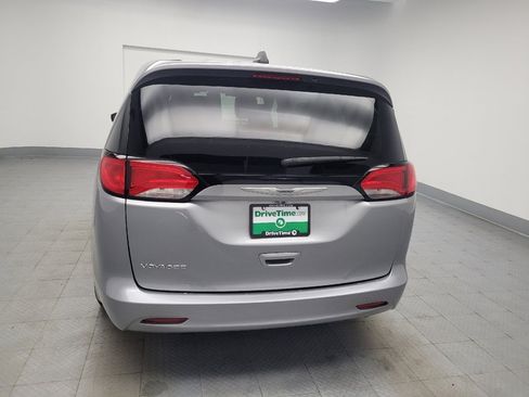 Used 2020 Chrysler Voyager L FWD image 6