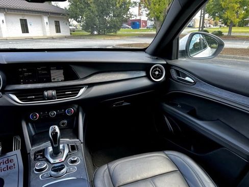 Used 2022 Alfa Romeo Stelvio Sprint image 33