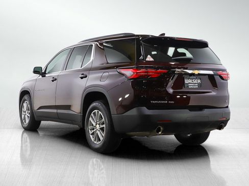 Used 2023 Chevrolet Traverse LT image 3