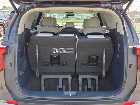Used 2025 Kia Carnival EX FWD image 4