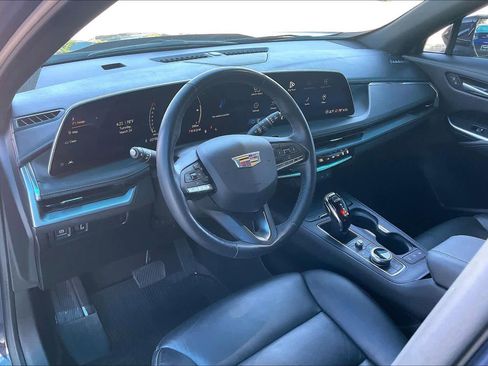 Used 2024 Cadillac XT4 Luxury w/ Cold Weather Package image 17