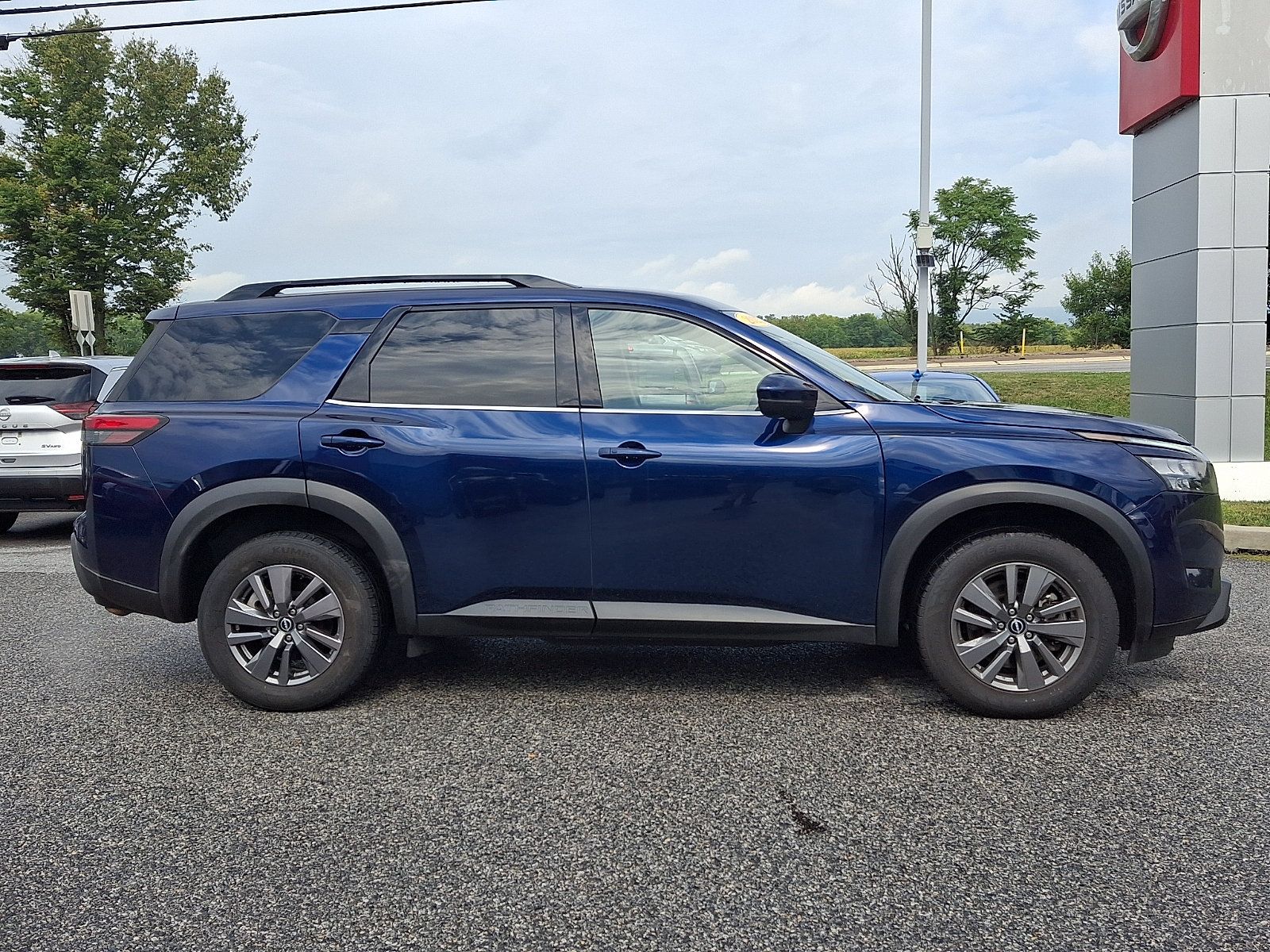 Certified 2025 Nissan Pathfinder SV AWD/4WD image 7