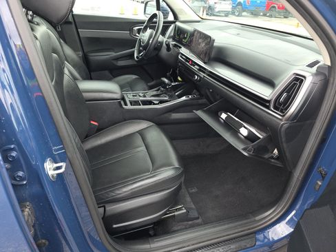Used 2025 Kia Sorento S w/ Panoramic Sunroof Package image 13