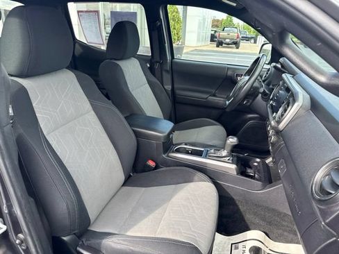 Used 2022 Toyota Tacoma TRD Sport AWD/4WD image 22