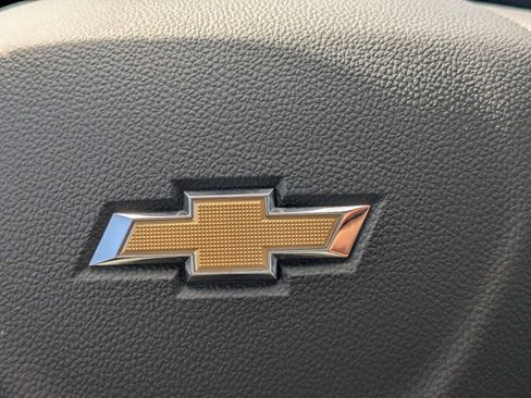 Used 2025 Chevrolet Trax LT w/ LT Convenience Package FWD image 32