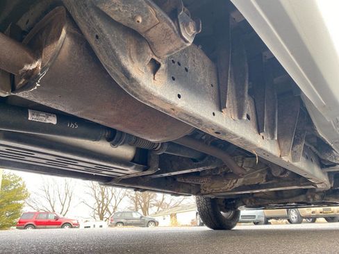 Used 2019 Nissan Titan SV w/ SV Convenience Package image 30