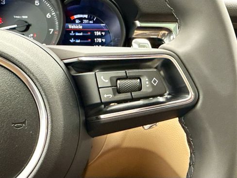 Certified 2026 Porsche Macan AWD/4WD image 15