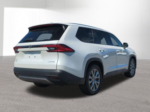 Used 2024 Toyota Grand Highlander Limited image 5