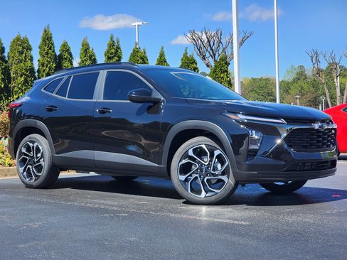 New 2026 Chevrolet Trax RS w/ Sunroof Package FWD image 2