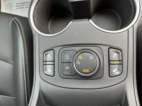 Used 2024 GMC Terrain SLT w/ Infotainment Package II AWD/4WD image 43