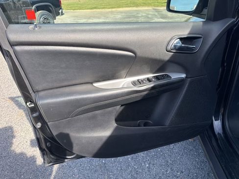 Used 2020 Dodge Journey SE w/ Blacktop Package image 14