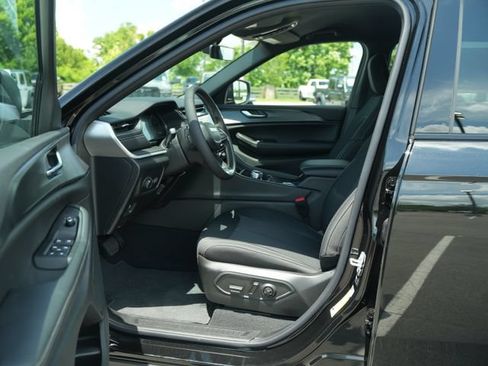 New 2026 Jeep Grand Cherokee L Laredo w/ MOPAR Finishing Package AWD/4WD image 10