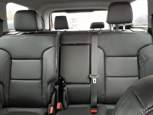 Certified 2023 GMC Acadia SLT image 30