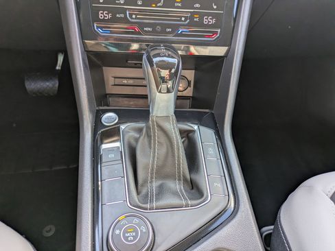 Used 2025 Volkswagen Taos SE AWD/4WD image 28