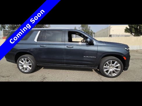 Used 2021 Chevrolet Suburban High Country image 3