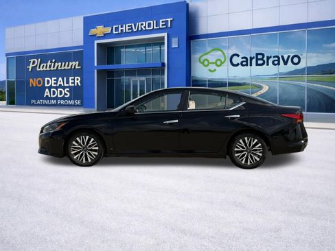 Used 2024 Nissan Altima 2.5 SV FWD image 4
