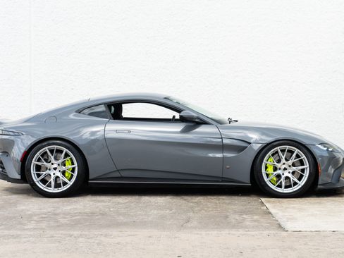 Used 2020 Aston Martin V8 Vantage Coupe RWD image 8