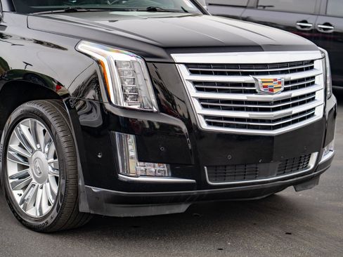 Used 2017 Cadillac Escalade Platinum AWD/4WD image 7