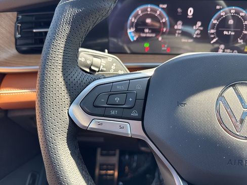 New 2026 Volkswagen Tiguan SEL R-Line AWD/4WD image 37