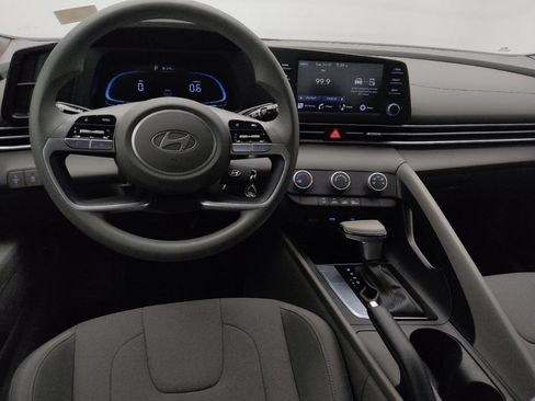 Used 2025 Hyundai Elantra SE FWD image 22