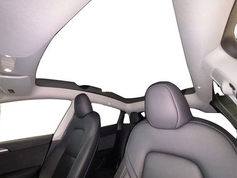 Used 2024 Tesla Model Y Long Range image 29