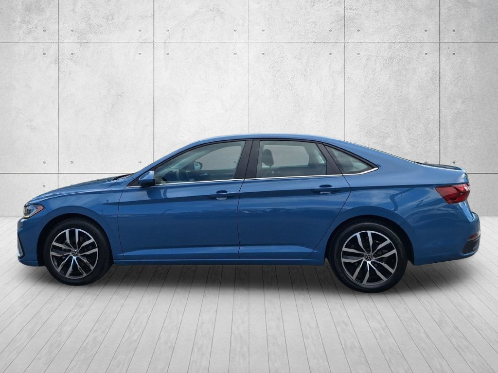 Used 2025 Volkswagen Jetta SE FWD image 8