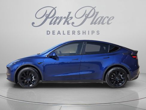 Used 2022 Tesla Model Y Long Range AWD/4WD image 2