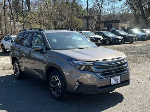 Certified 2025 Subaru Forester Premium image 3