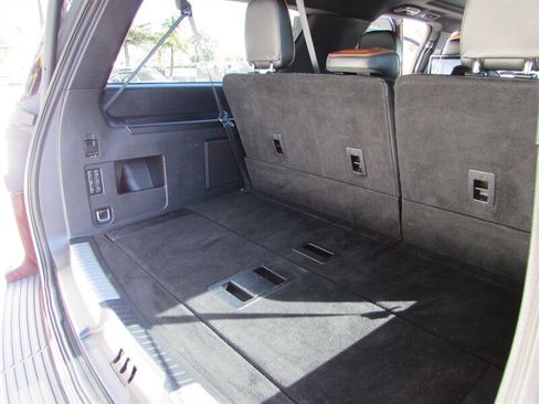 Used 2018 Lincoln Navigator L Reserve w/ Technology Package image 32