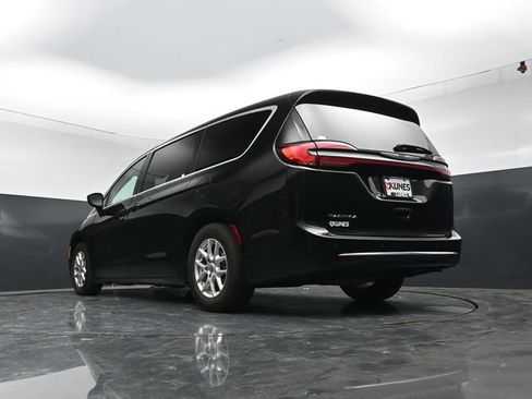Used 2024 Chrysler Pacifica Touring-L FWD image 47