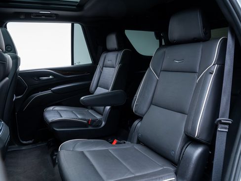 Used 2024 Cadillac Escalade Premium Luxury AWD/4WD image 23