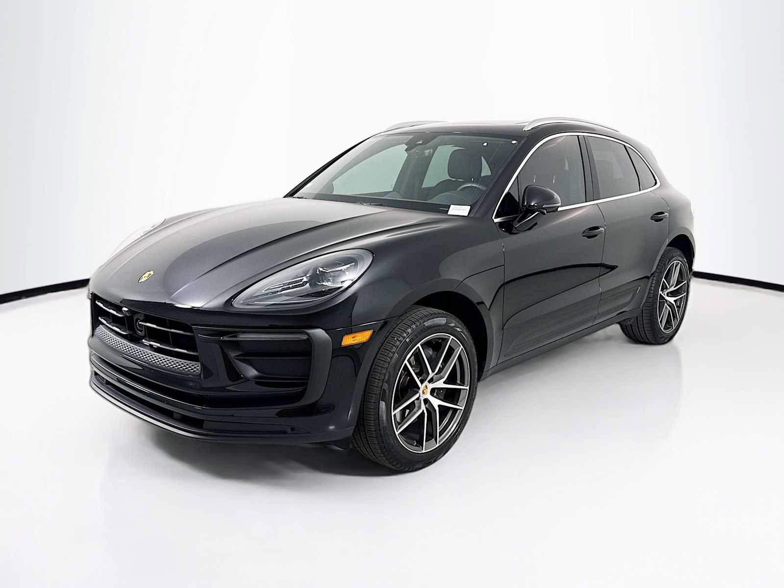 Certified 2026 Porsche Macan AWD/4WD image 1
