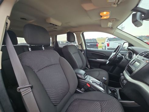 Used 2020 Dodge Journey SE w/ SE Popular Equipment Group FWD image 28