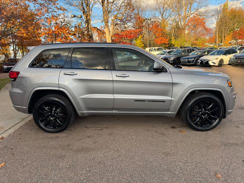 Used 2018 Jeep Grand Cherokee Altitude image 8