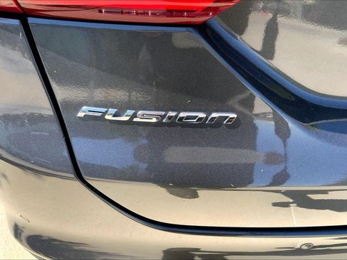 Used 2017 Ford Fusion SE FWD image 33