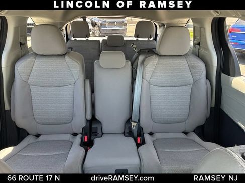 Used 2023 Toyota Sienna LE FWD image 14